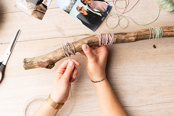 Schnur um ein Holz gewickelt