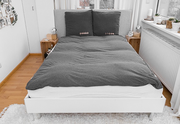 Modernes und bequemes DIY Bett-Kopfteil zum Nachmachen