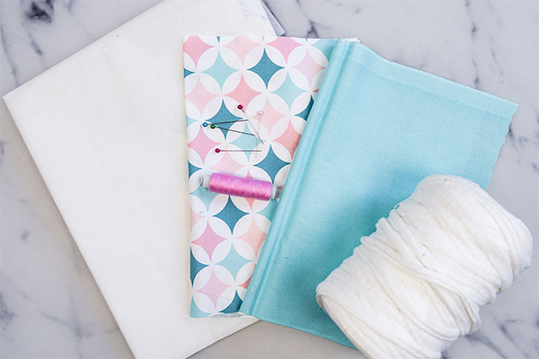 Stoff, Nadeln, Schnur