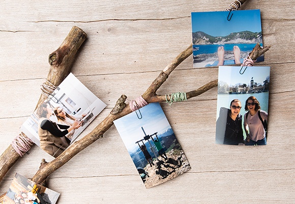 DIY Fotobaum Dekoidee für die Wohnung aus Ästen und Fotos