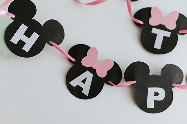 DIY Minnie Maus Party-Girlande für einen Geburtstag