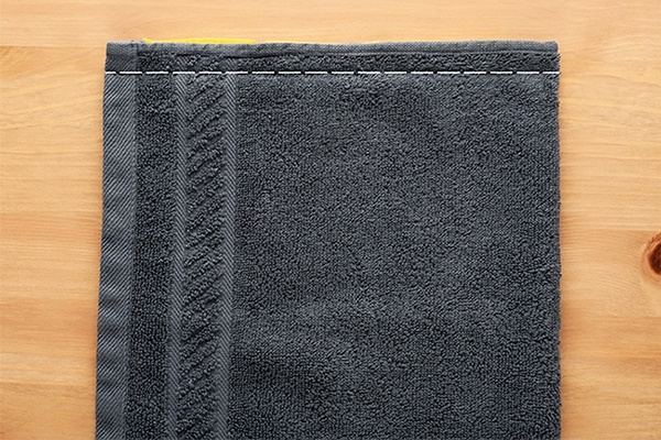 Die zusammengenähte Kapuze umdrehen