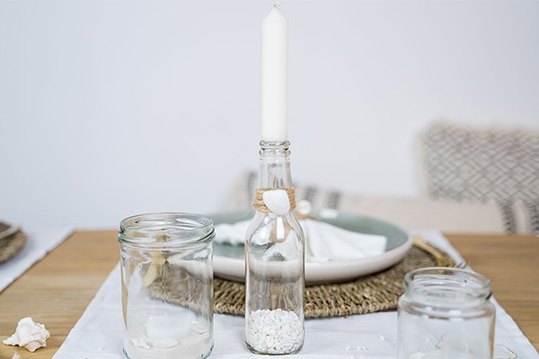 Sommerliche Kerzenhalter als Dekoration mit Urlaubs-Feeling