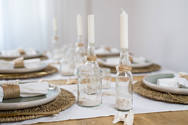 Selbstgemachte Kerzenständer als Tisch-Dekoration