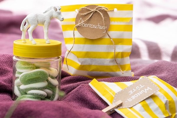 Leckere Süßigkeiten schön verpackt, um die schöne Ferienzeit zu genießen