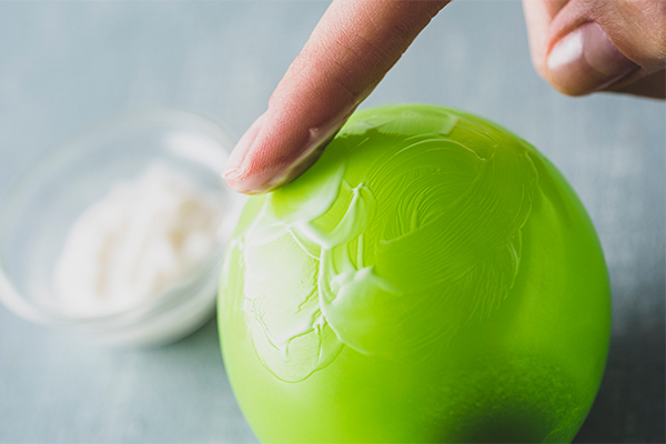 Luftballon mit Lein eingecremt