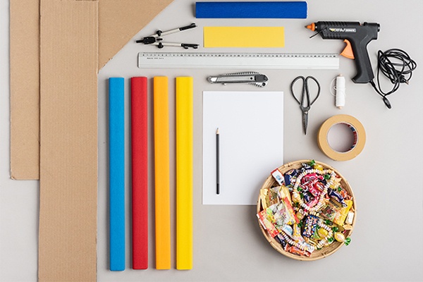 Material für die selbst gemachte Piñata