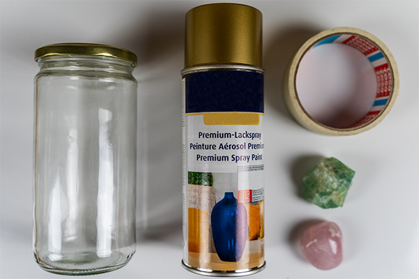 Glas, Sprühlack, Klebeband, Steine