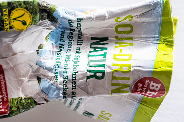 Zerknüllte Milchtüte