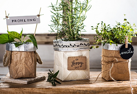 Schönes Geschenk für Kräuter-Liebhaber: Aus alten Milchtüten werden individuelle Kräutertöpfe