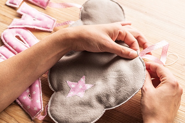 Individuelles Mobile aus Buchstaben für Kinder nähen