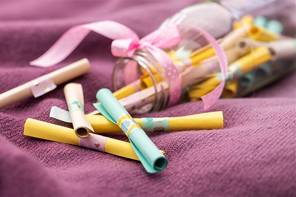 Kreative Papierrollen für Kinder in der Ferienzeit