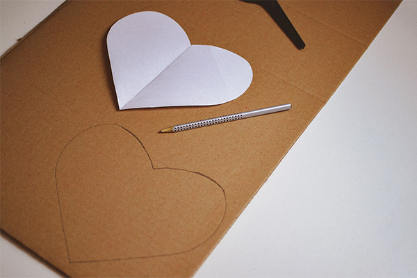 Karton mit Herz bezeichnet