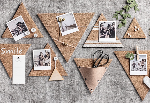 Das Homeoffice zum Lieblingsplatz machen - mit der selbst gestalteten Pinnwand und individueller Dekoration