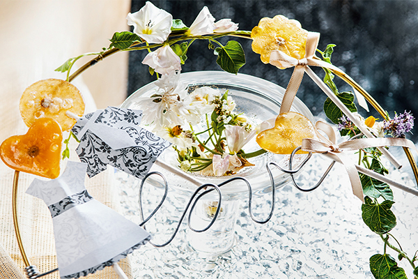 Schlecker mit Blumen verziert