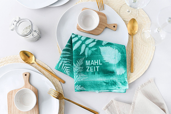 Serviette, gedeckter Tisch