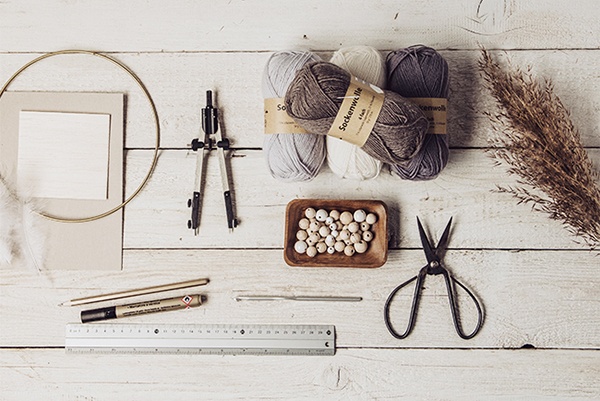 Materialien für den Traumfänger zusammenlegen und Formen zuschneiden