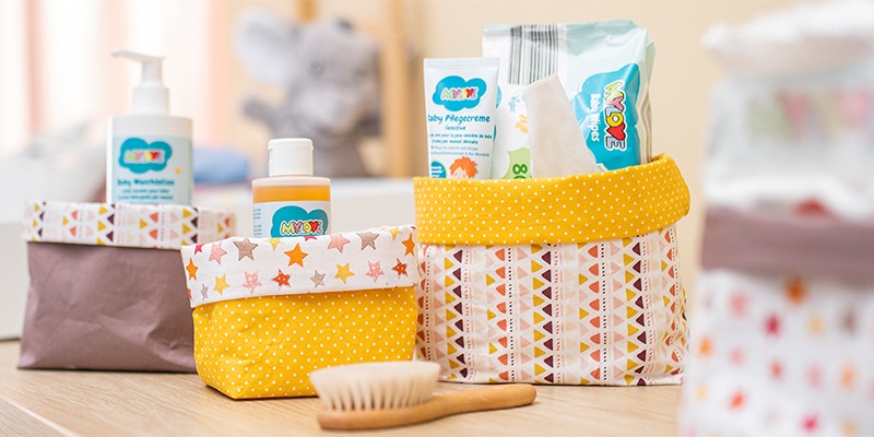 Babyprodukte verstaut in praktischen Organizern