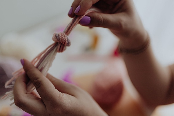 Haare der Meerjungfrau DIY aus Wolle knoten