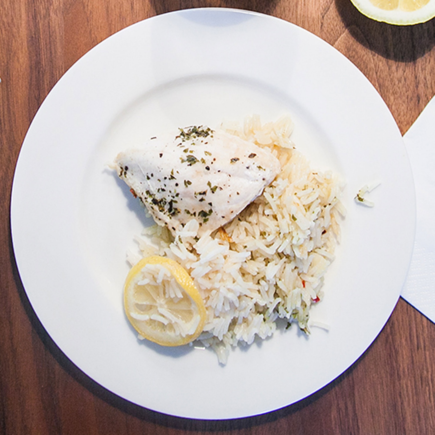 One-Pot Zitronen Kräuter Hühnchen mit Reis Rezept | HOFER Rezeptwelt