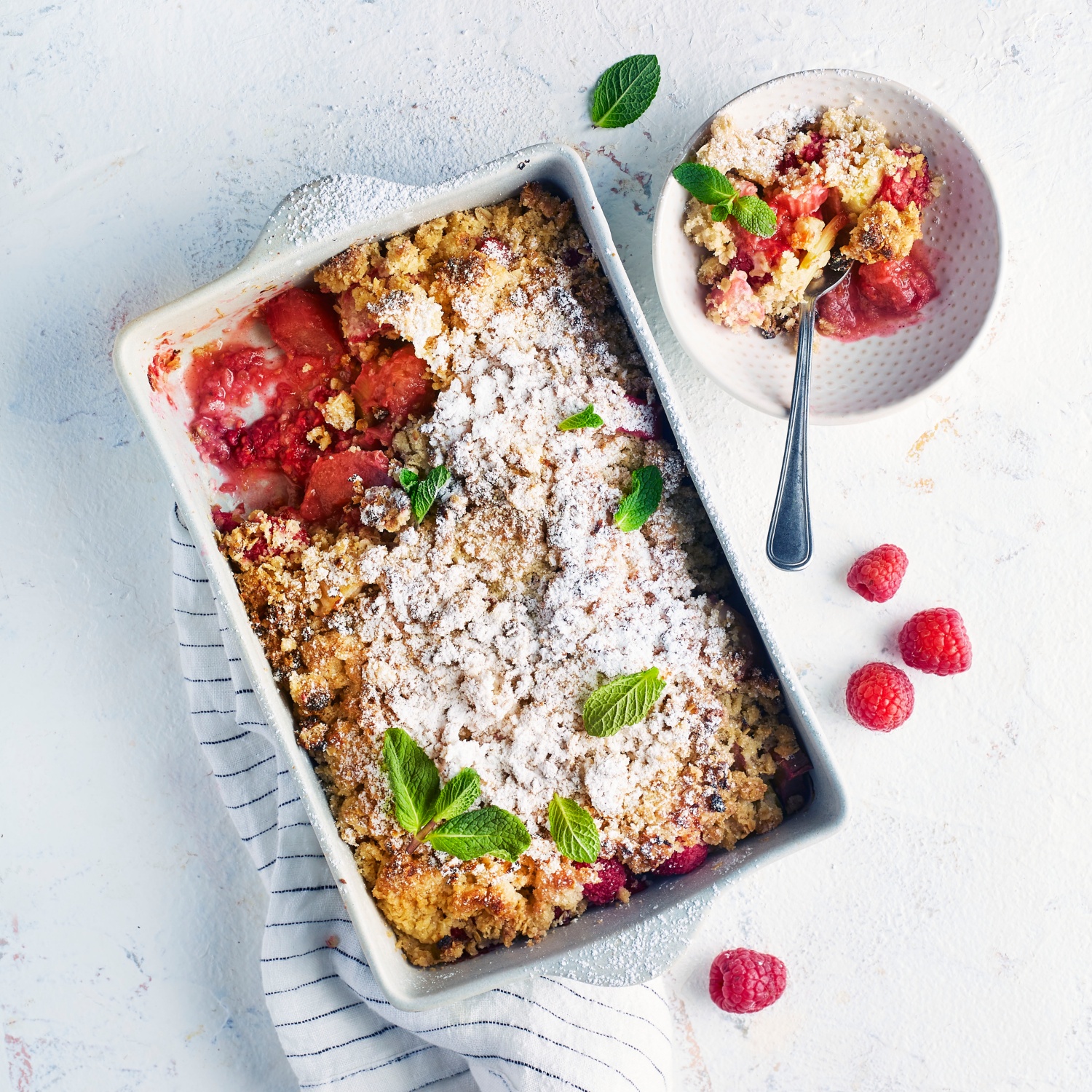 Rhabarber-Crumble mit Himbeeren | ALDI Rezeptwelt