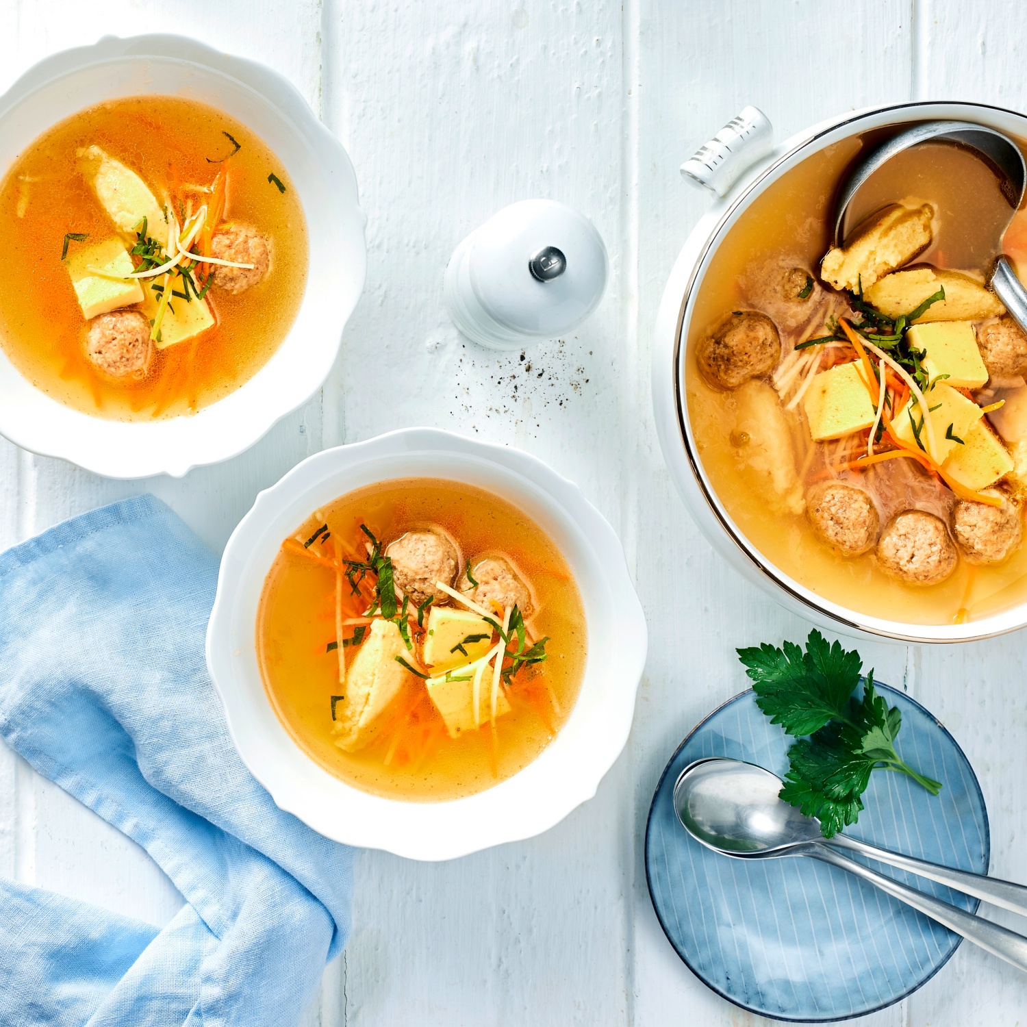 Feine Hochzeitssuppe mit Eierstich und Klößchen | ALDI Rezeptwelt