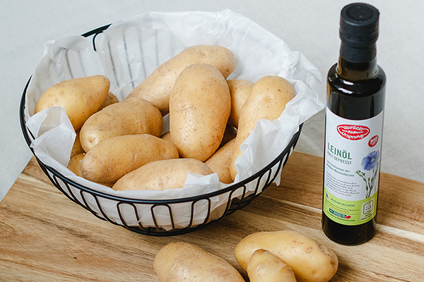 Kartoffeln und Leinöl