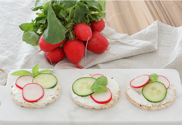 Clean Eating mit Reiswaffeln und Gemüse   