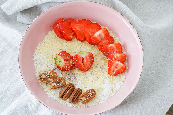Couscous mit Erdbeeren
