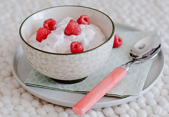 Eiweißhaltige Jause auf einem Teller 