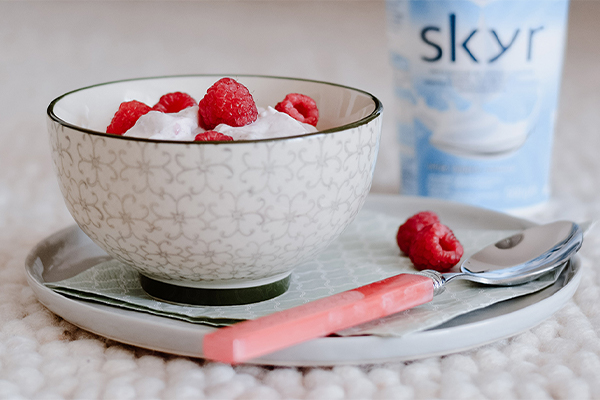 Joghurt mit Himbeeren