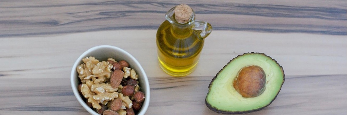 Nussmischung und Avocado als Ergänzung zum Sport  