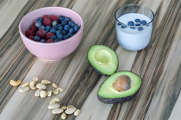 Adocado, Früchte, Joghurt