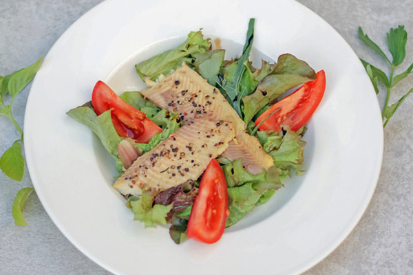 Reichhaltiger Salat statt Fertiggerichte