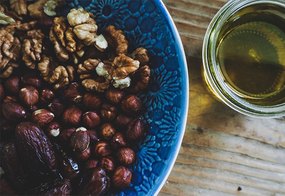 Ausgewogen zunehmen mit Nüssen und Honig  