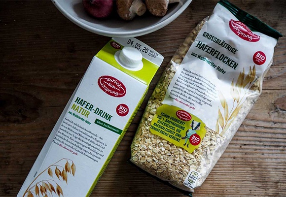 Hafer-Drink und Haferflocken von HOFER   