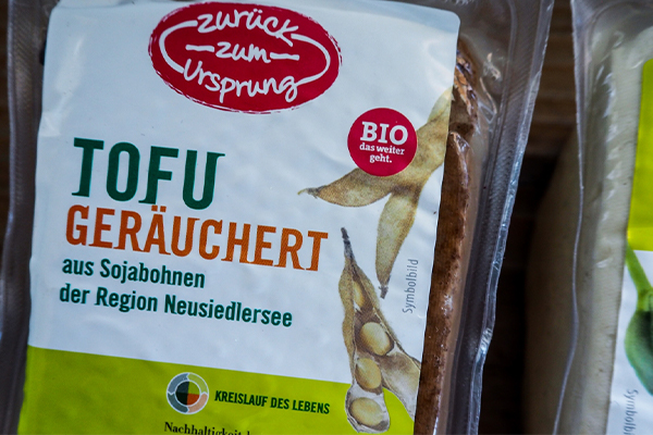 Geräucherter Tofu aus Sojabohnen von HOFER