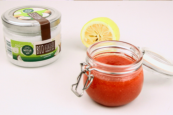 Selbstgemachtes Peeling aus Kokosöl und Zitrone