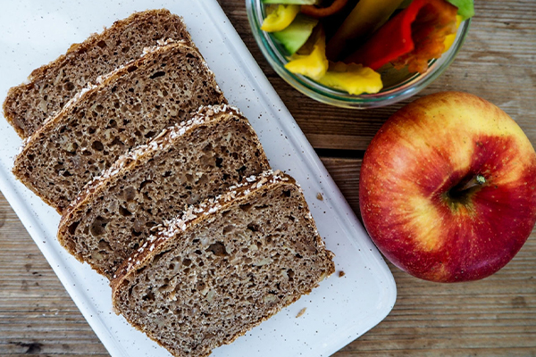 Vollkornbrot, Apfel