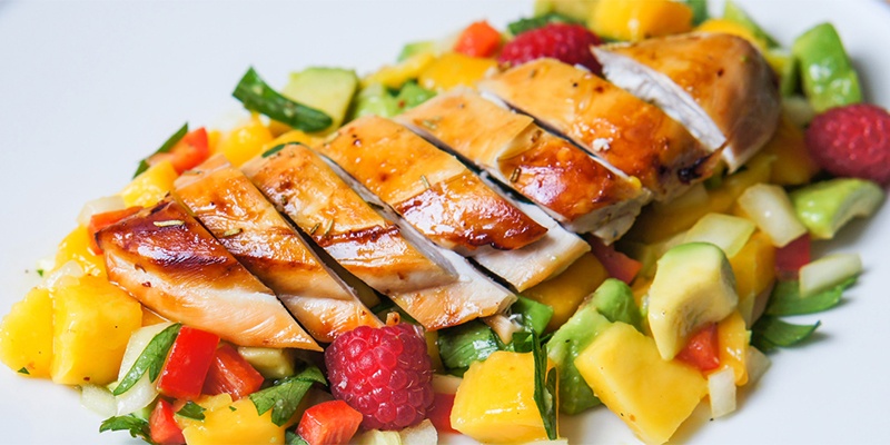 Paleo-Ernährung mit Fleisch und Gemüse