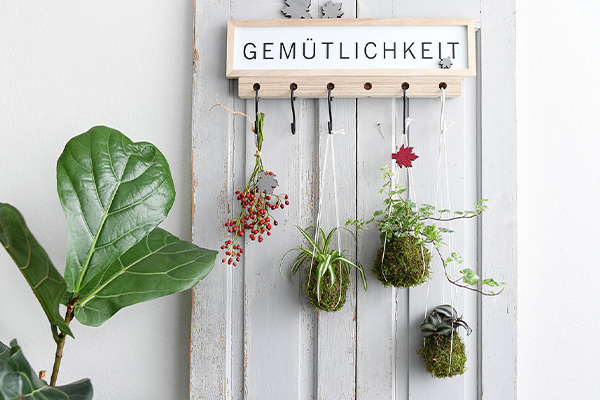 Gemütlichkeit Schild mit Pflanzen