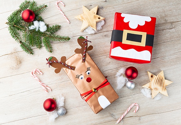 DIY-Weihnachtsgeschenkverpackungen als Rentier und Weihnachtsmann