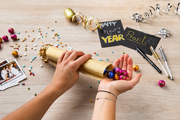 Knallbonbon mit Süßigkeiten füllen