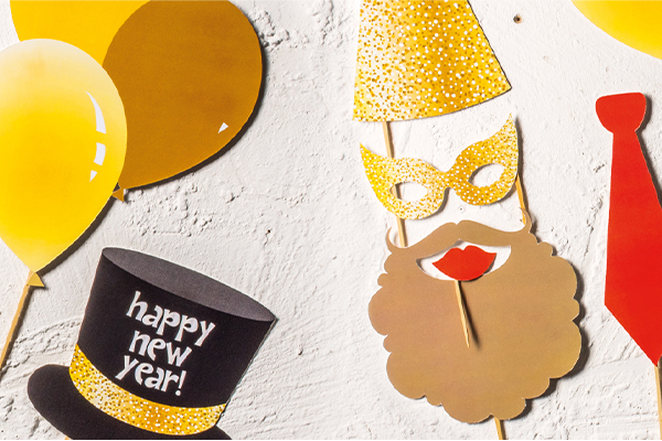Accessoires aus Papier für Silvesterfotos