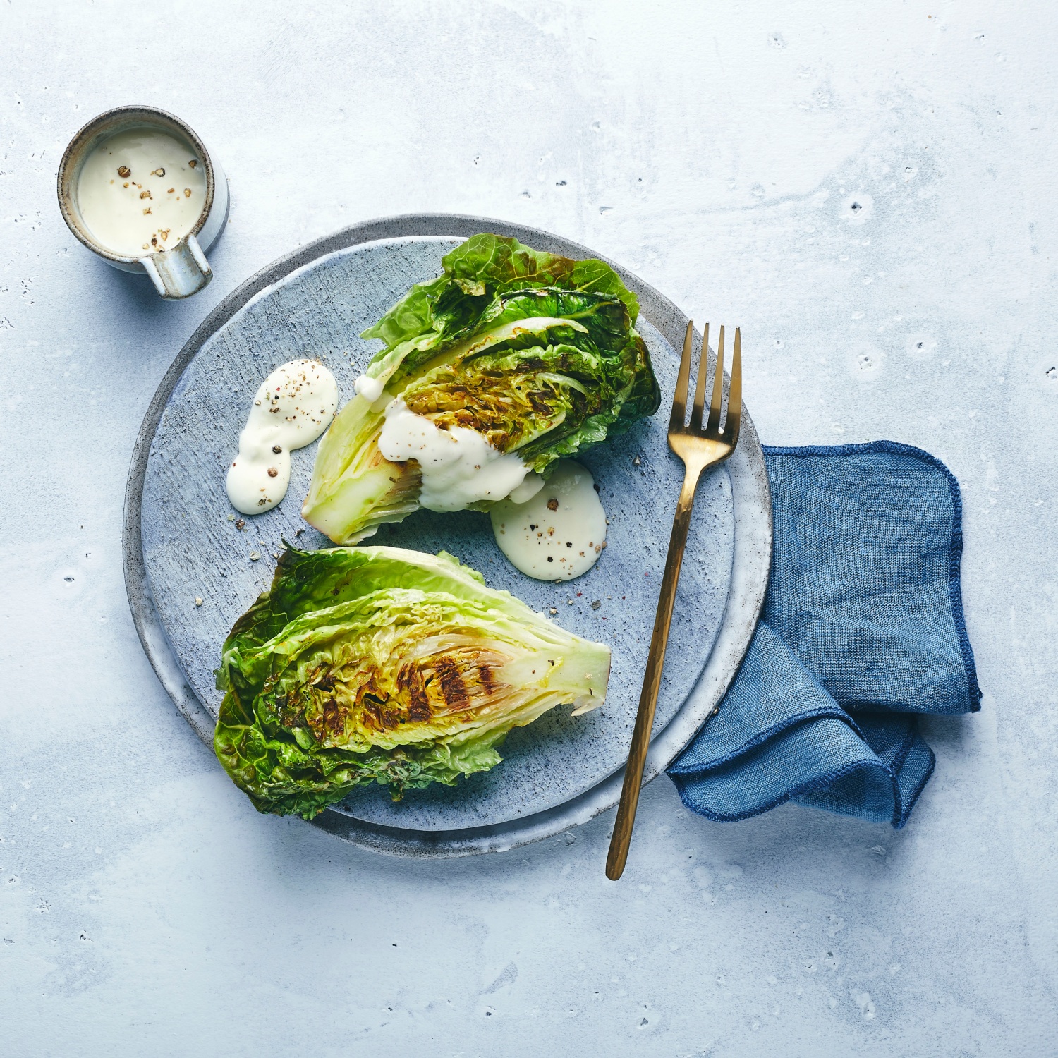 Gegrillte Salatherzen mit Gorgonzola-Joghurt-Dressing | ALDI Rezeptwelt