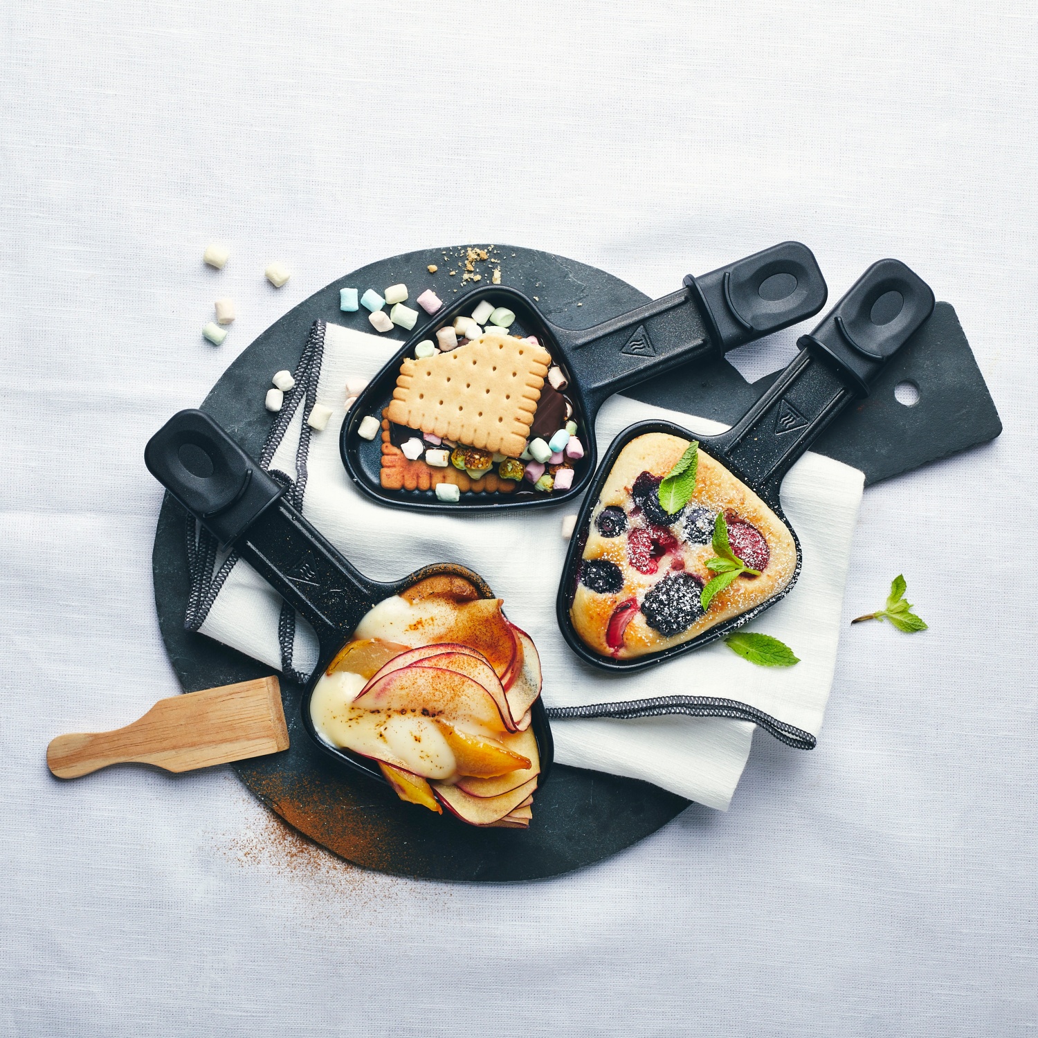 Pfannkuchen-Raclette mit Waldbeeren
