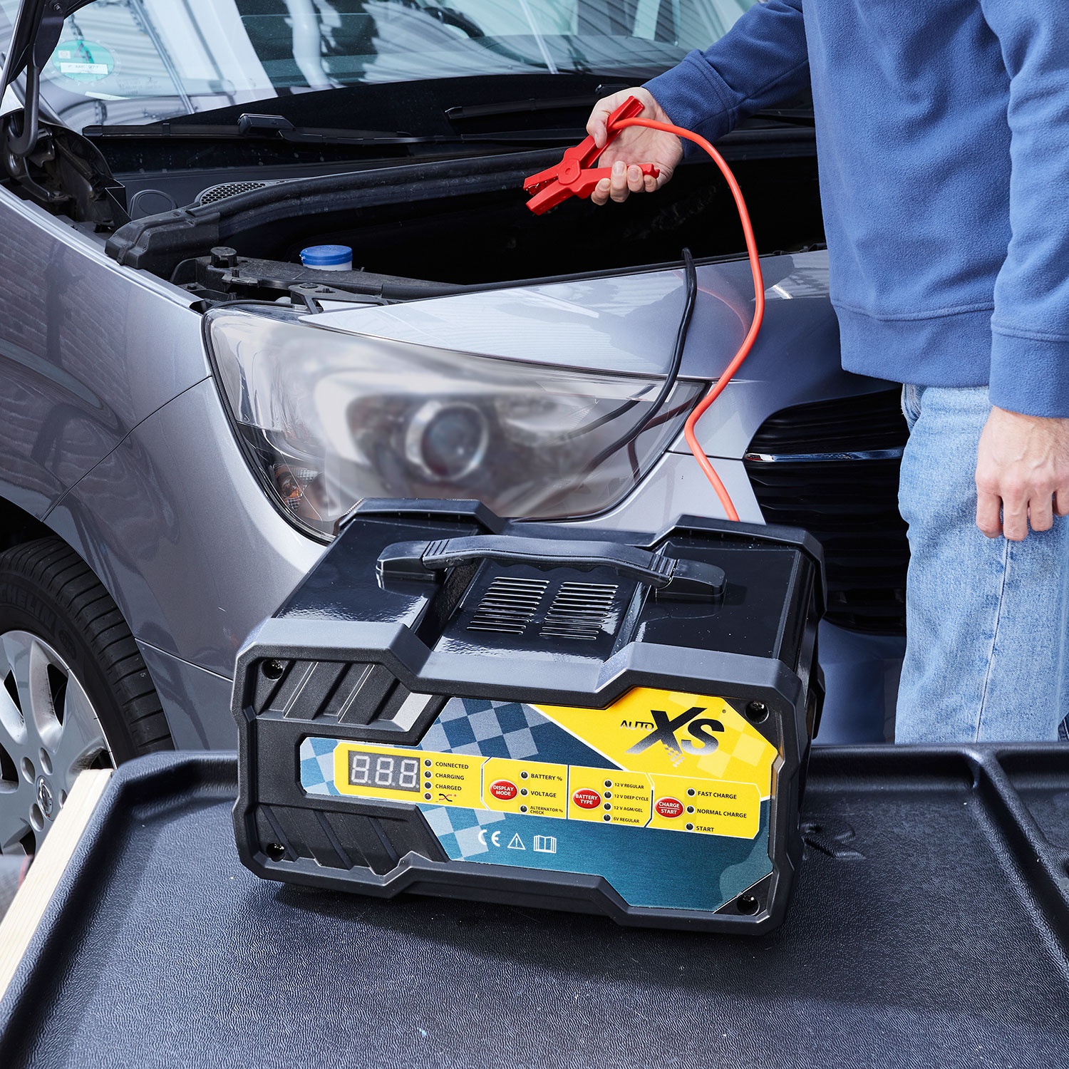 AUTO XS® Auto-Batterieladegerät mit Starthilfe