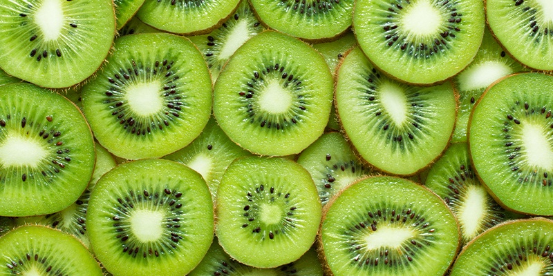 Augeschnittene grüne Kiwischeiben