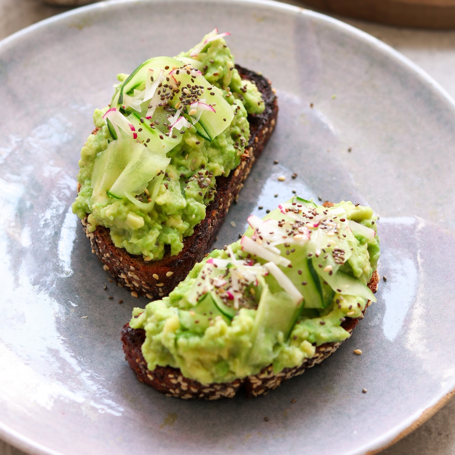 Getoastetes Vollkornbrot mit Avocadoaufstrich Rezept | HOFER Rezeptwelt