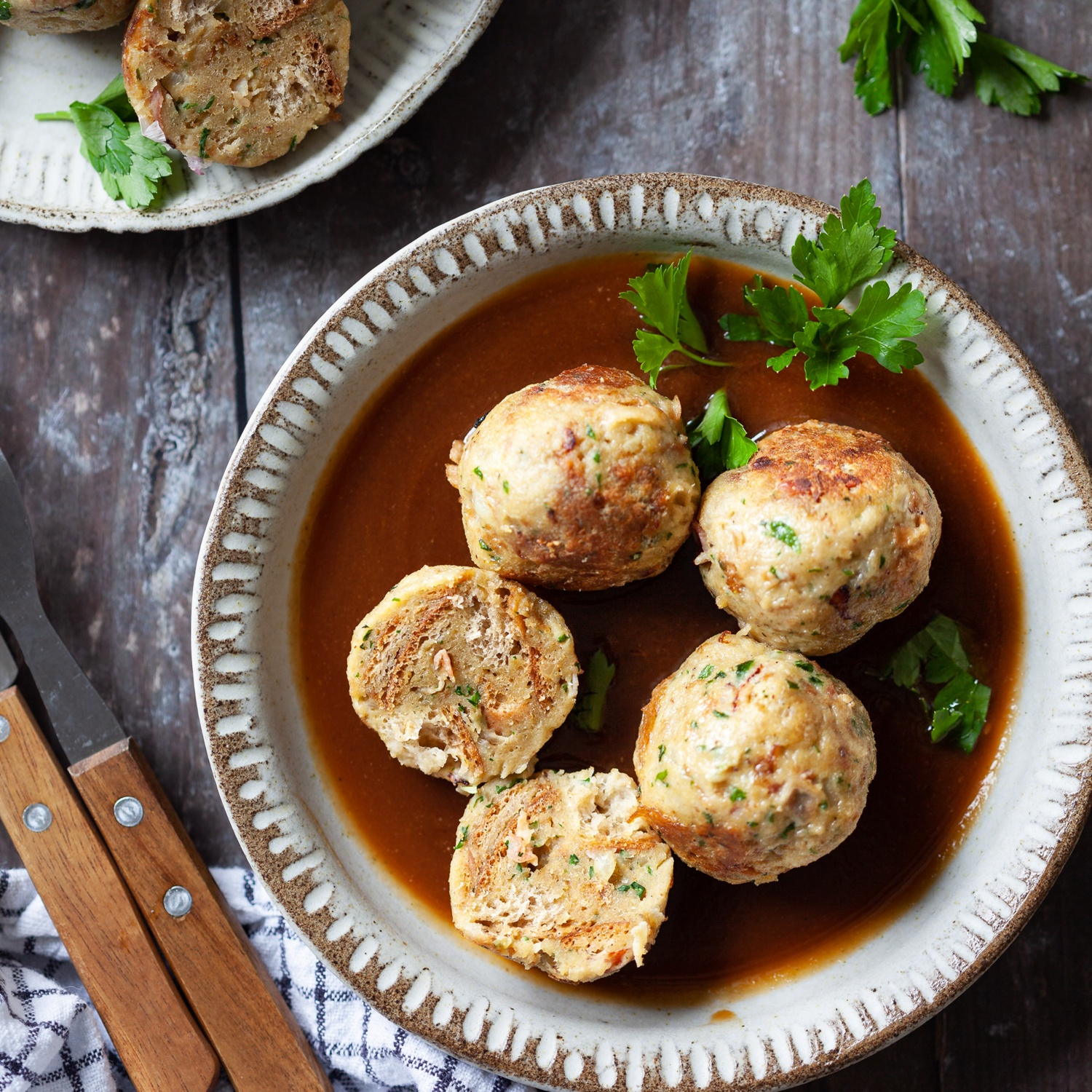 Semmelknödel in Zwiebel-Sauce Rezept | HOFER Rezeptwelt